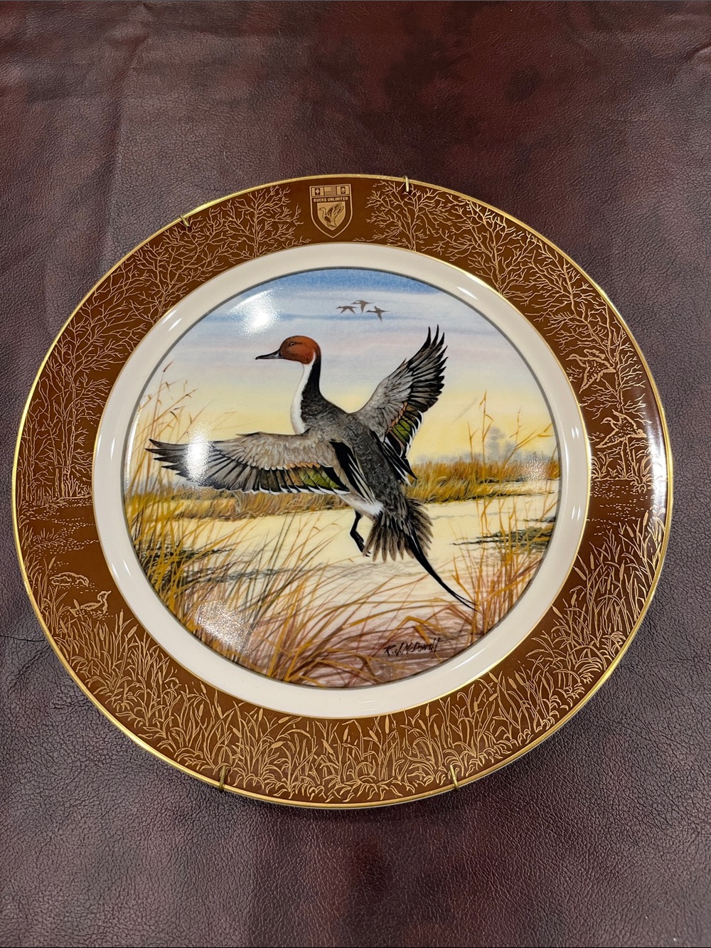 Ducks Unlimited Wall Plate in Brown & White with Gold Trim